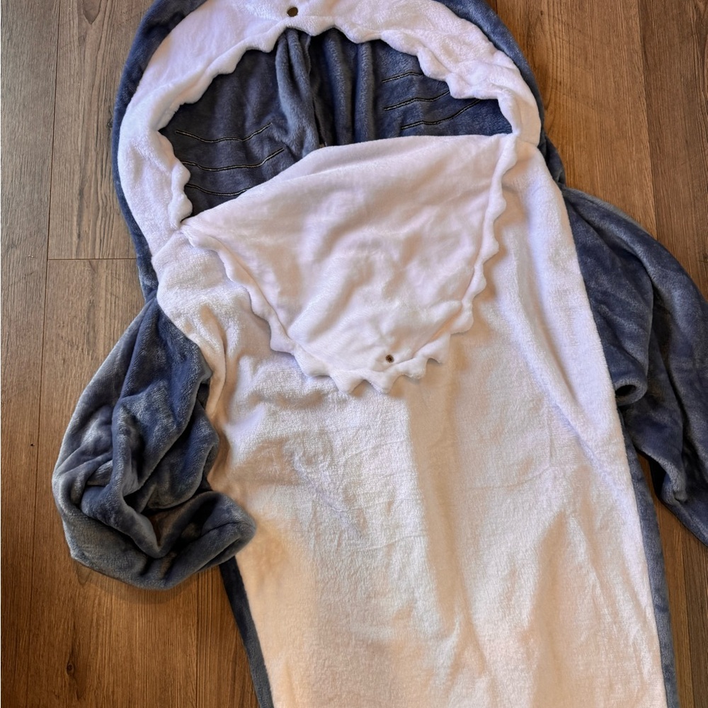 Blue and White Shark Blanket adult